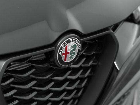 New 2025 Alfa Romeo Tonale w/ Premium Package AWD/4WD image 11