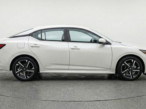 Used 2025 Nissan Sentra SV FWD image 11