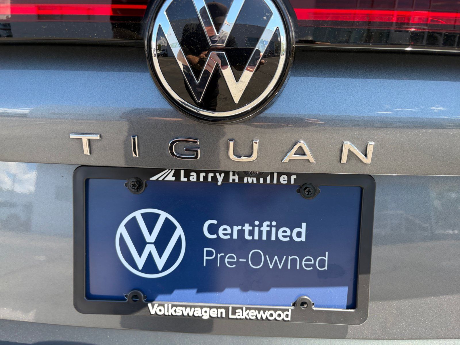 Certified 2025 Volkswagen Tiguan SE w/ Panoramic Sunroof Package AWD/4WD image 24