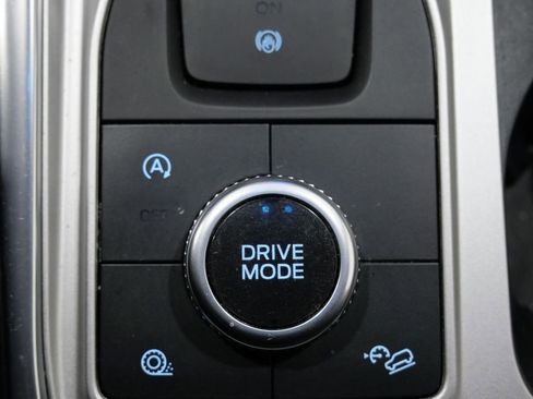 Used 2020 Ford Explorer XLT w/ Equipment Group 202A image 21