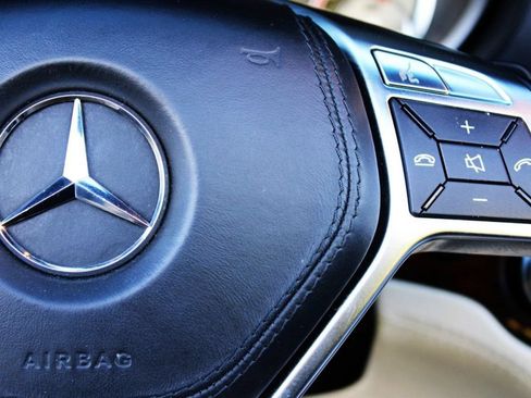 Used 2014 Mercedes-Benz SL 550 w/ Driver Assistance Package image 39