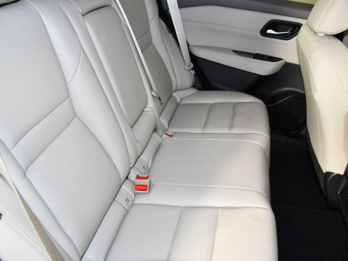 Used 2023 Nissan Rogue SL AWD/4WD image 47