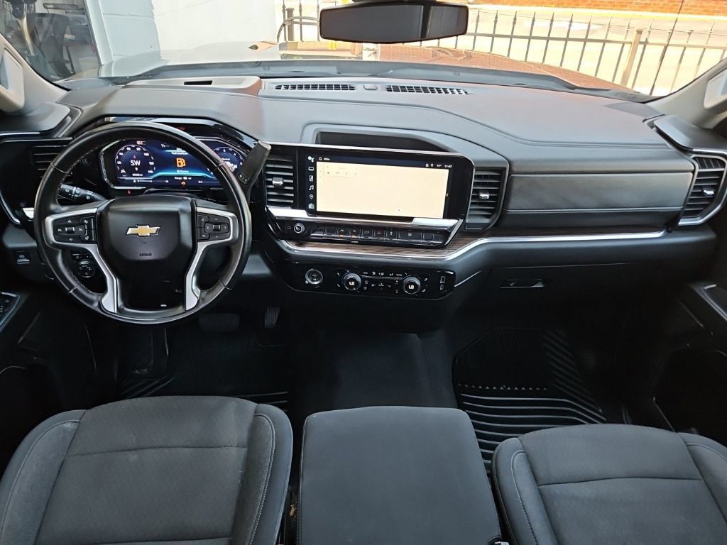Used 2024 Chevrolet Silverado 1500 LT AWD/4WD image 9