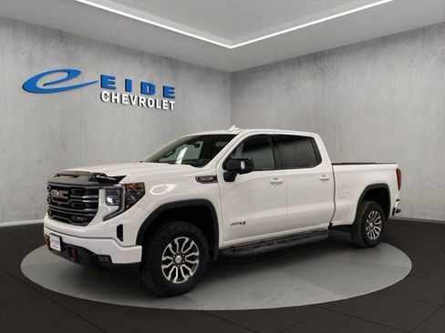 Used 2023 GMC Sierra 1500 AT4 w/ AT4 Premium Package AWD/4WD image 8