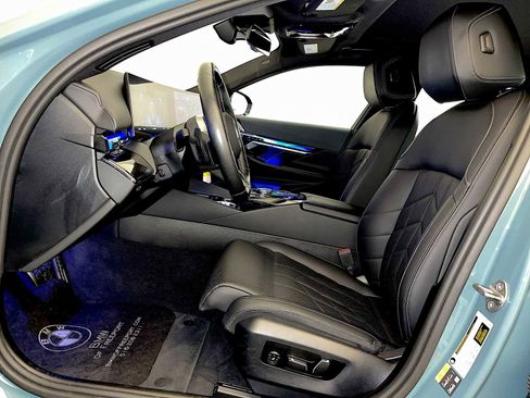 Used 2024 BMW i5 M60 w/ Premium Package image 9