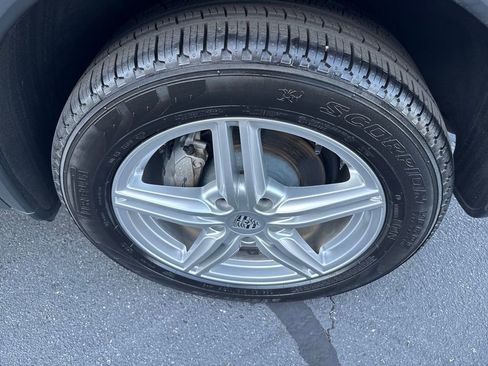 Used 2017 Porsche Cayenne S AWD/4WD image 38