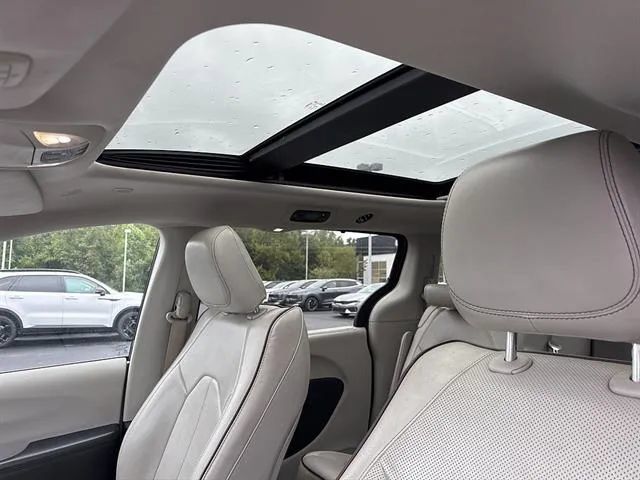 Used 2020 Chrysler Pacifica Limited FWD image 13