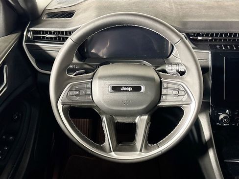 New 2025 Jeep Grand Cherokee Laredo w/ MOPAR Finishing Package image 13