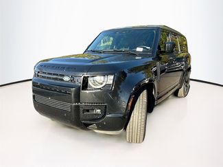 Used 2024 Land Rover Defender 130 X-Dynamic SE video 2