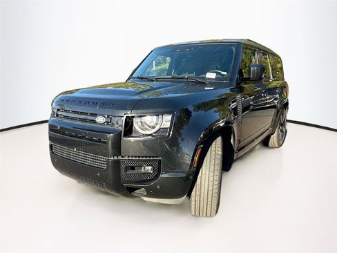 Used 2024 Land Rover Defender 130 X-Dynamic SE image 2