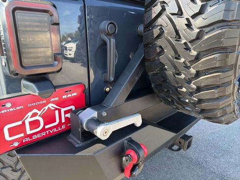 Used 2016 Jeep Wrangler Unlimited Rubicon w/ Connectivity Group image 16