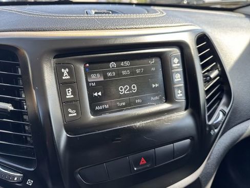 Used 2014 Jeep Cherokee Latitude w/ Cold Weather Group FWD image 13