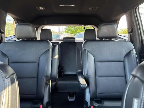 Used 2025 Buick Enclave Preferred AWD/4WD image 19