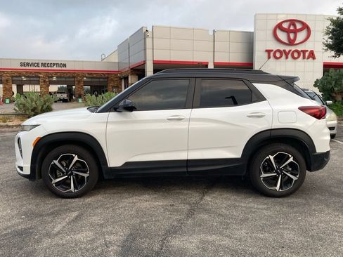 Used 2021 Chevrolet TrailBlazer RS w/ Technology Package FWD image 8