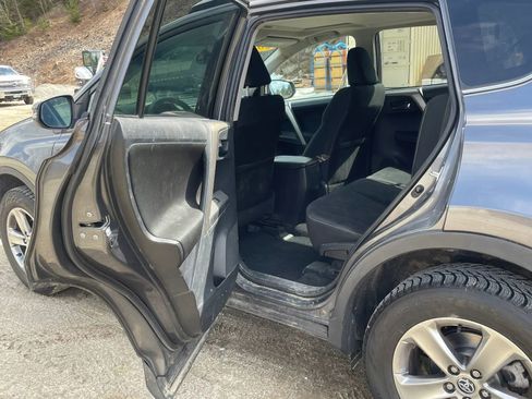 Used 2014 Toyota RAV4 XLE image 12