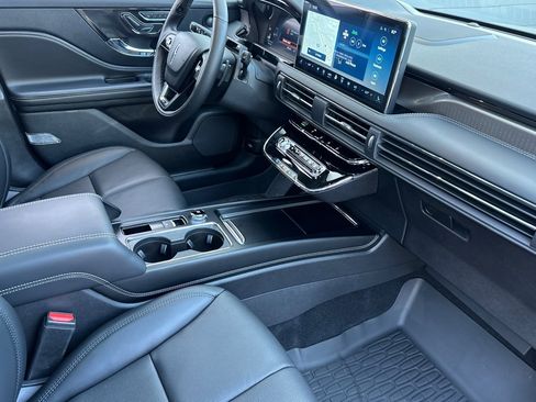 New 2025 Lincoln Corsair Reserve w/ Equipment Group 202A image 15