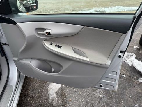 Used 2012 Toyota Corolla LE image 28