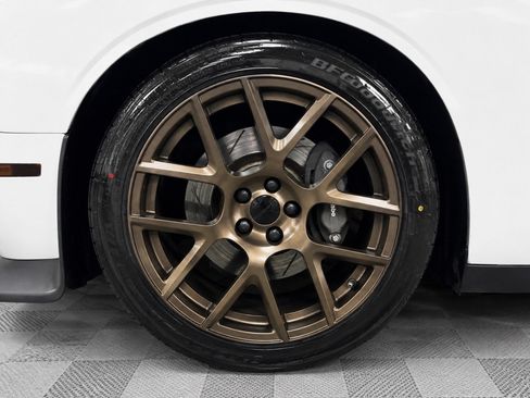 Used 2016 Dodge Challenger R/T Scat Pack RWD image 9