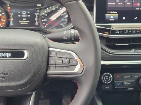 Used 2025 Jeep Compass Trailhawk image 30