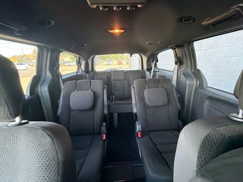 Used 2017 Dodge Grand Caravan SE FWD image 40