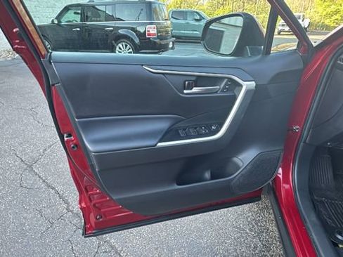 Used 2023 Toyota RAV4 XLE Premium image 10