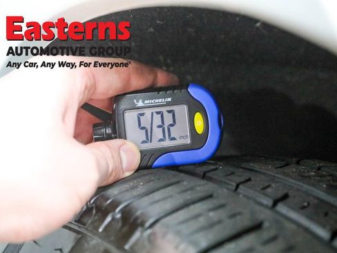 Used 2023 Porsche Macan T w/ Premium Package Plus image 27