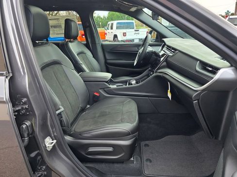 New 2025 Jeep Grand Cherokee Altitude image 29