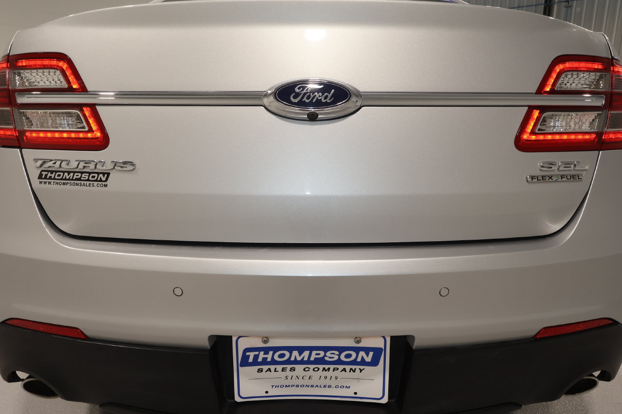 Used 2017 Ford Taurus SEL w/ Equipment Group 201A FWD image 21