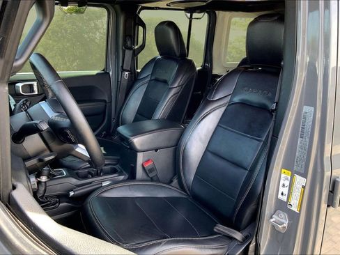 Used 2019 Jeep Wrangler Unlimited Sahara image 20