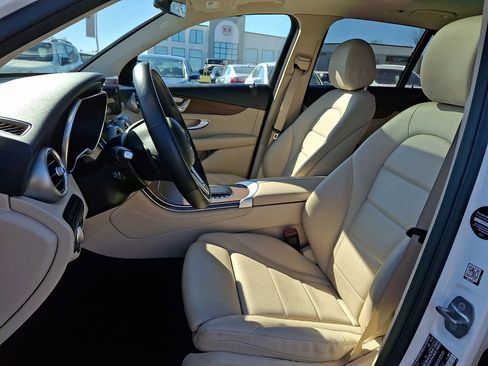 Used 2021 Mercedes-Benz GLC 300 4MATIC image 13