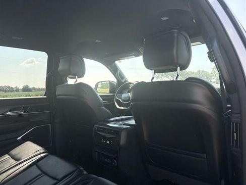 Used 2024 Jeep Wagoneer Series II w/ Flexible Seating Group AWD/4WD image 18