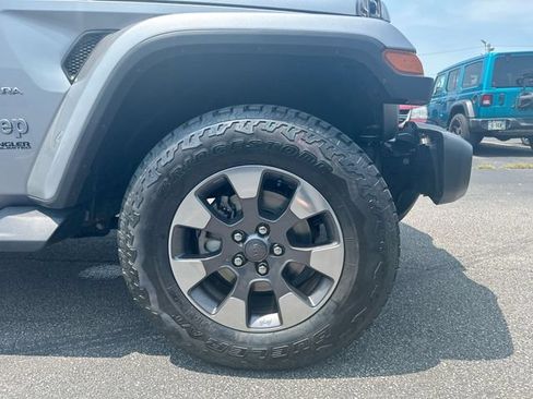 Used 2019 Jeep Wrangler Unlimited Sahara AWD/4WD image 12