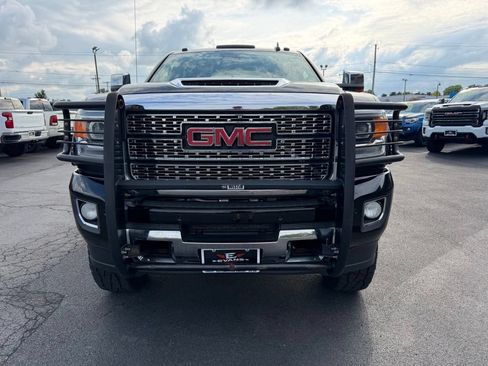 Used 2018 GMC Sierra 2500 Denali w/ Duramax Plus Package AWD/4WD image 2