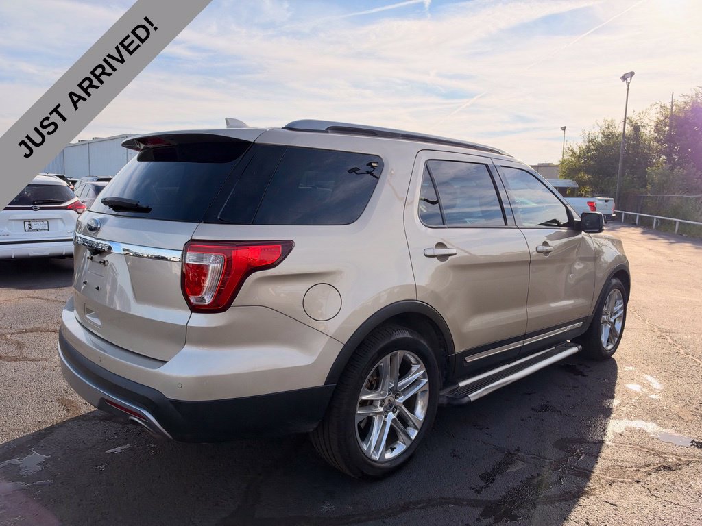 Used 2017 Ford Explorer XLT w/ Equipment Group 202A FWD image 5