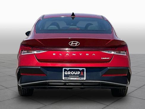 Used 2025 Hyundai Elantra Limited FWD image 5
