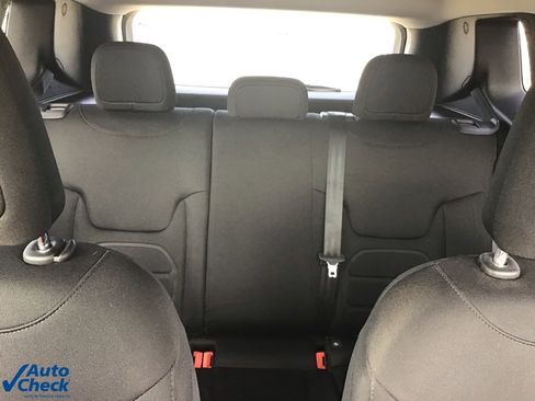 Used 2020 Jeep Renegade Latitude w/ Cold Weather Group image 19