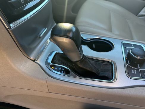 Used 2019 Jeep Grand Cherokee Limited image 29