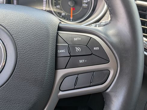 Used 2019 Jeep Cherokee Latitude Plus AWD/4WD image 26
