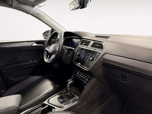 Used 2023 Volkswagen Tiguan SE FWD image 9