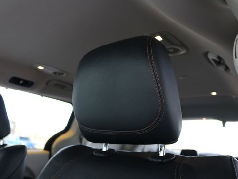 Used 2020 Chrysler Pacifica Touring-L image 16