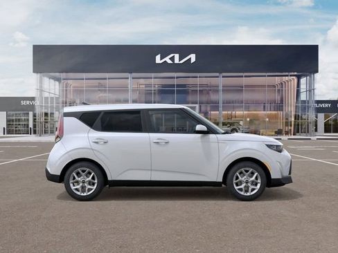 New 2025 Kia Soul LX w/ LX Technology Package FWD image 7