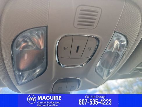 Used 2022 Jeep Compass Latitude w/ Sun and Sound Group AWD/4WD image 28