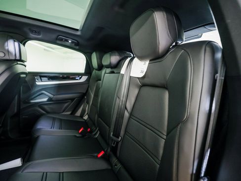 New 2026 Porsche Cayenne Coupe AWD/4WD image 23