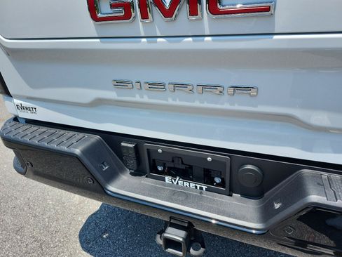 Used 2026 GMC Sierra 2500 AT4X AWD/4WD image 4
