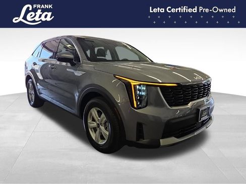 Used 2025 Kia Sorento LX FWD image 9