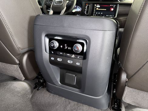 Used 2024 GMC Yukon Denali w/ Advanced Technology Package image 14
