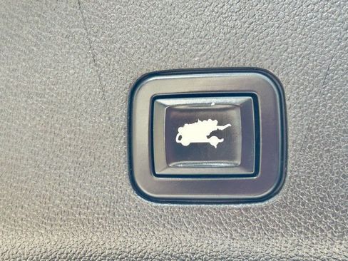 Used 2021 Chevrolet Tahoe Z71 w/ Luxury Package AWD/4WD image 30