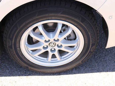 Certified 2022 Toyota Prius LE FWD image 9