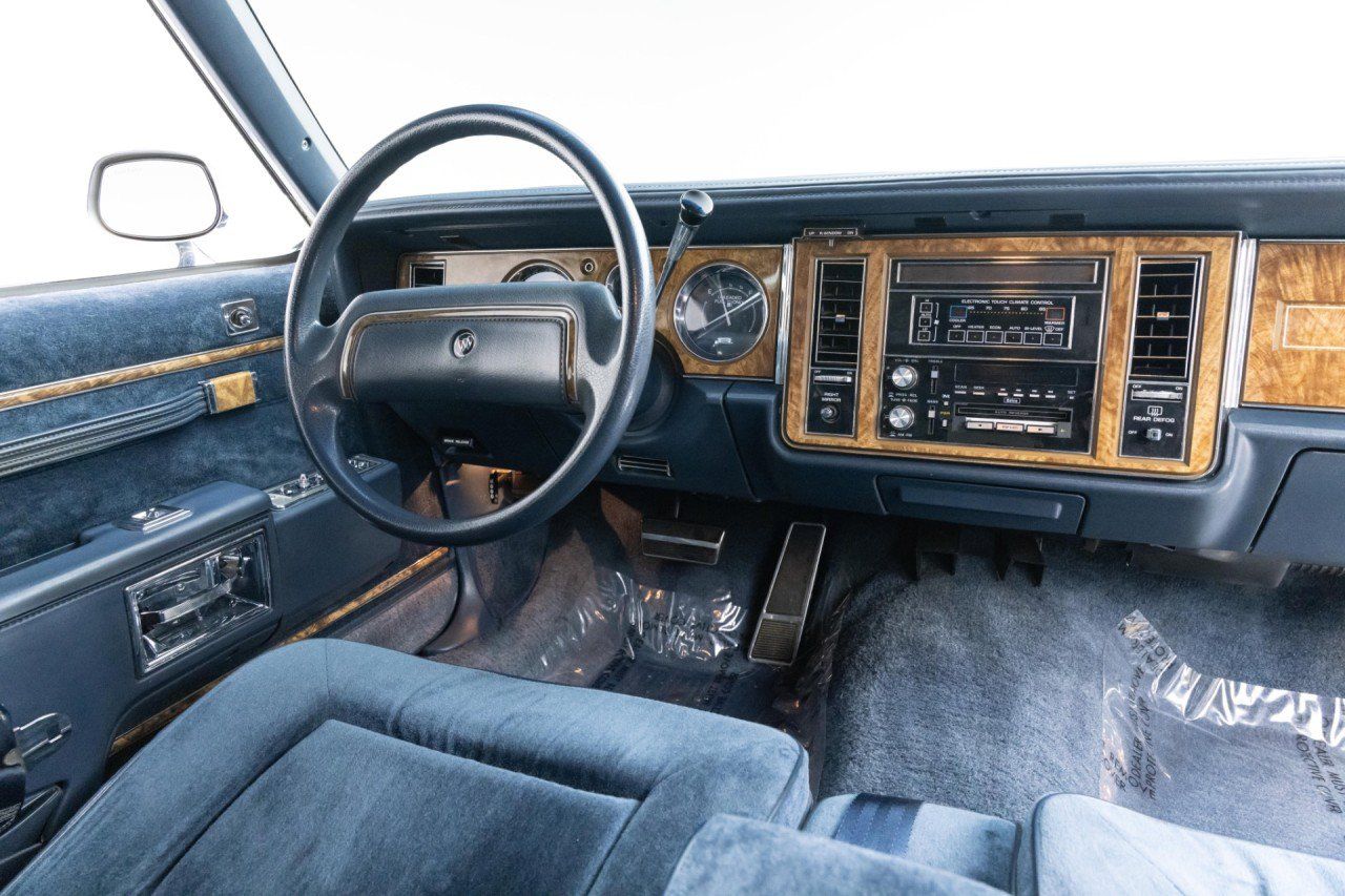 Used 1990 Buick Le Sabre Estate RWD image 12