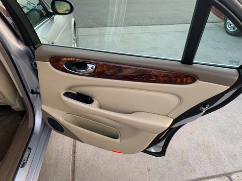 Used 2006 Jaguar XJ8 RWD image 13